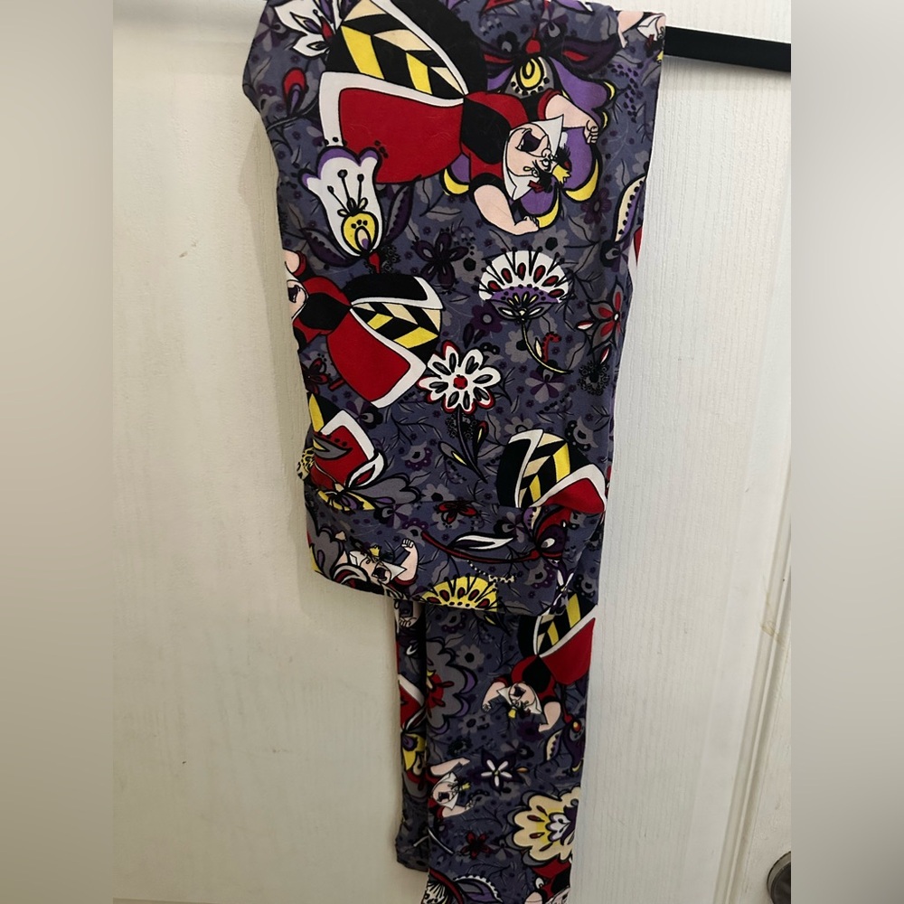 LuLaRoe Disney Queen of Hearts Leggings – OS (One Size) – NWT Without Tags